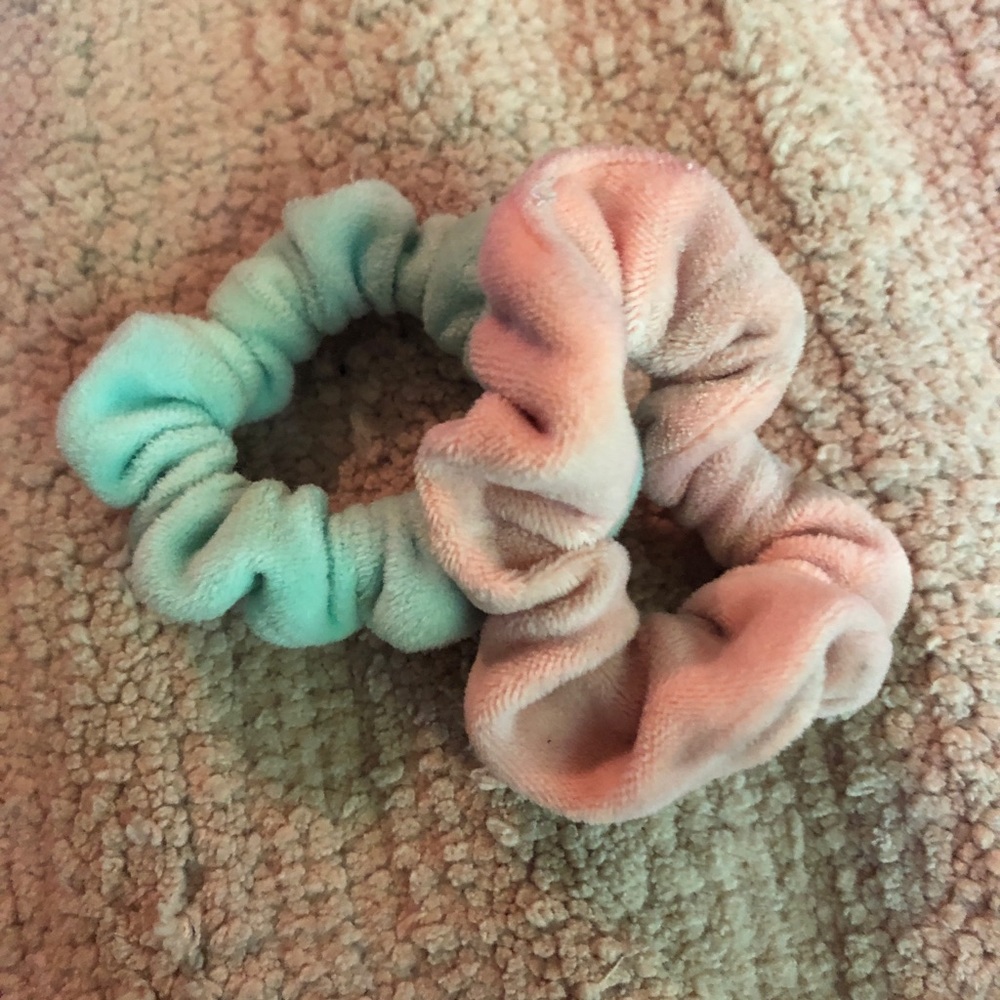 Soft blue and pink scrunchy set